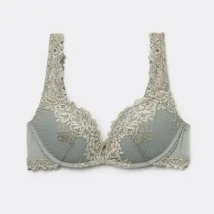 Jättefin bh från Intimissmi! Modell Superpushup-behå Gioia Pretty Flowers☺️Använd en del men i bra skick! Köpt för 499kr