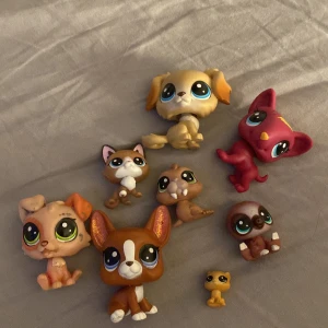 nyare lps samling! - finns täcken på användning och vissa fläckar som tyvärr inte går bort! men dom är hela och går suveränt att leka med 