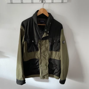 J. Lindeberg Field Jacka - J. Lindeberg Field Jacka ()  Skick: 9,5/10 Nypris 4500kr❌ Vid frågor bara skriv! 