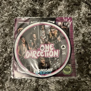 One Direction  - One Direction lp skiva  Låtar Midnight Memories, Rock Me (live version) Väldigt sällsynt skiva!