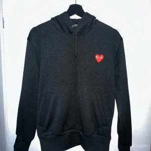 Comme des garcons hoodie - Använd en gång, kvitto finns