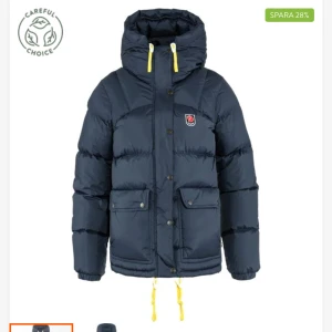 Fjällräven jacka - Fjällräven expedition down lite jacket mörkblå, i bra skick. 