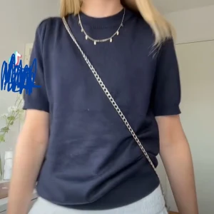 Stickad tshirt💙 - marinblå stickad tshirt perfekt till hösten