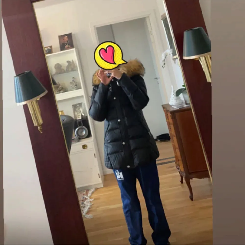 rock and blue jacka för 850kr storlek 42 köpte för 3400kr säljer för 850kr använd bara en vinter medela mig för mer bilder . Jackor.