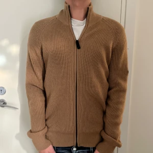 J.Lindeberg wool zip - J.Lindeberg kyler wool blend zip. Använd någon enstaka gång och i princip nytt skick