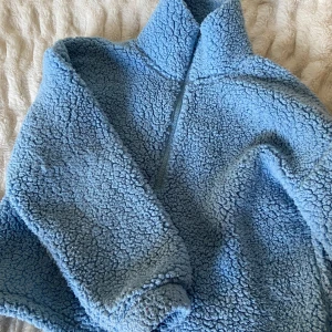 Fluffig blå tröja - Asskön fluffig tröja från bikbok. Perfekt till höst och vinter 💞💞