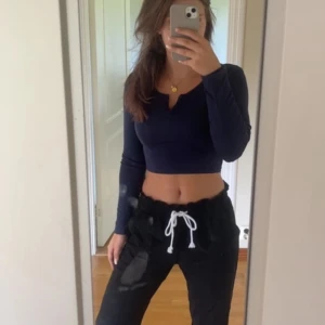 Svarta linnebyxor - (LÅNAD BILD) det är byxorna på bilden, köpte den av en annan tjej men kommer tyvärr inte till användning💕