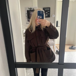 Brun kappa! - knappt använd, fint skick köpt på MQ, nypris 1100kr