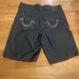 true religion shorts - as feta true religion shorts som sitter hella baggy waist size 40