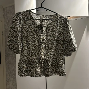 Leopard blus  - Använd en gång, nyskick!💗💗