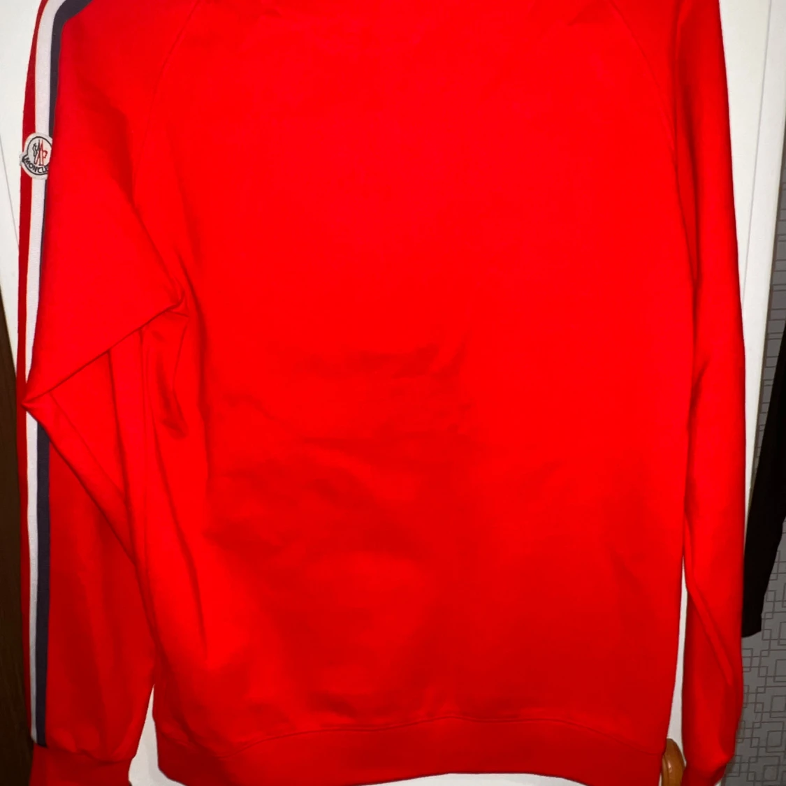 Röd tröja  - 91