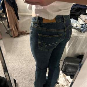 Superfina jeans från yunkyard, använda ca 3 ggr, Nypris 700kr