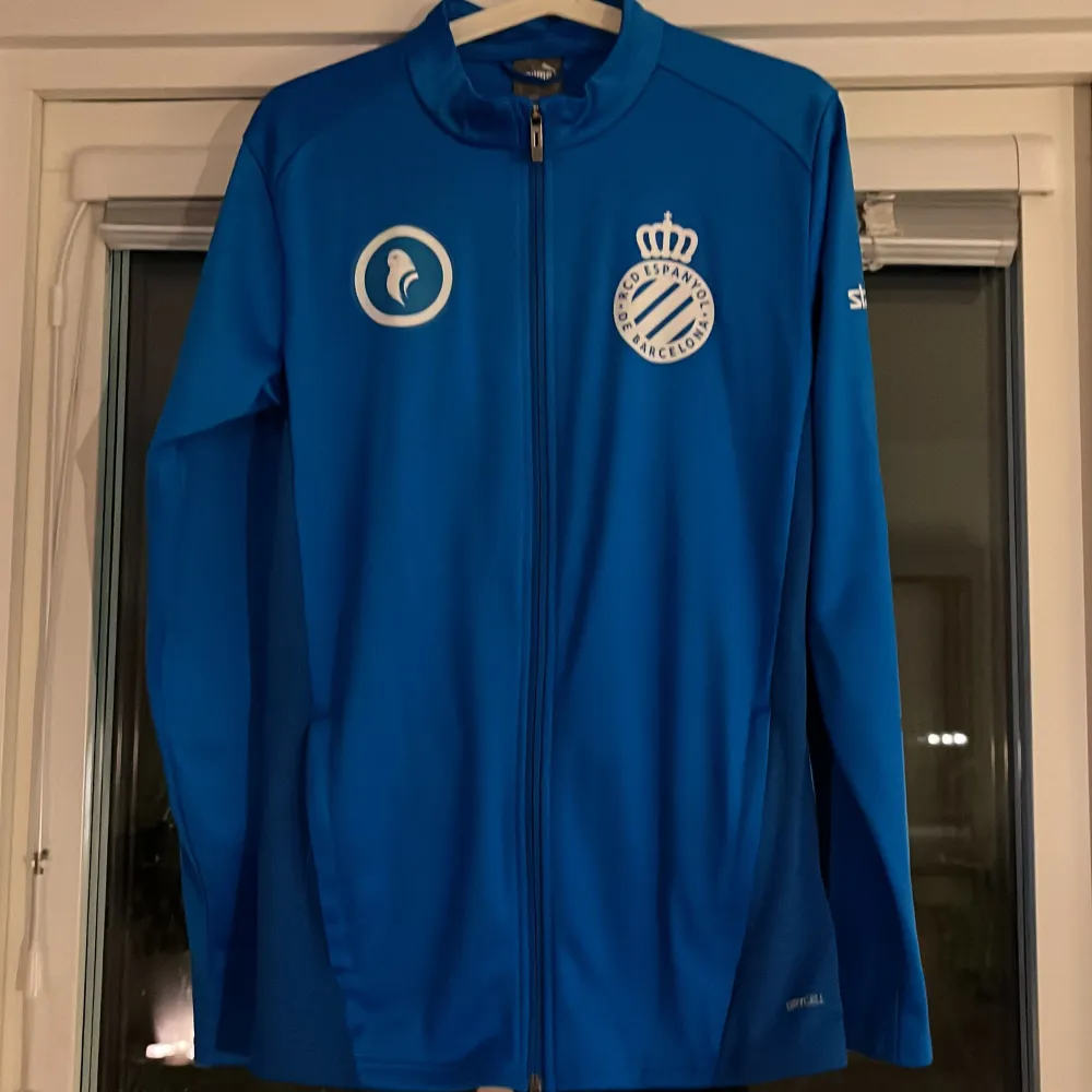 Skit snygg bra material Espanol tracksuit Tröja är S 100 Hoodie M 200Shorts XS150  Pris för enskilda varor 450 för allt. Sportswear.