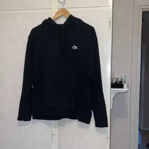 Nike hoodie i bra skick, köpt för 749:- 