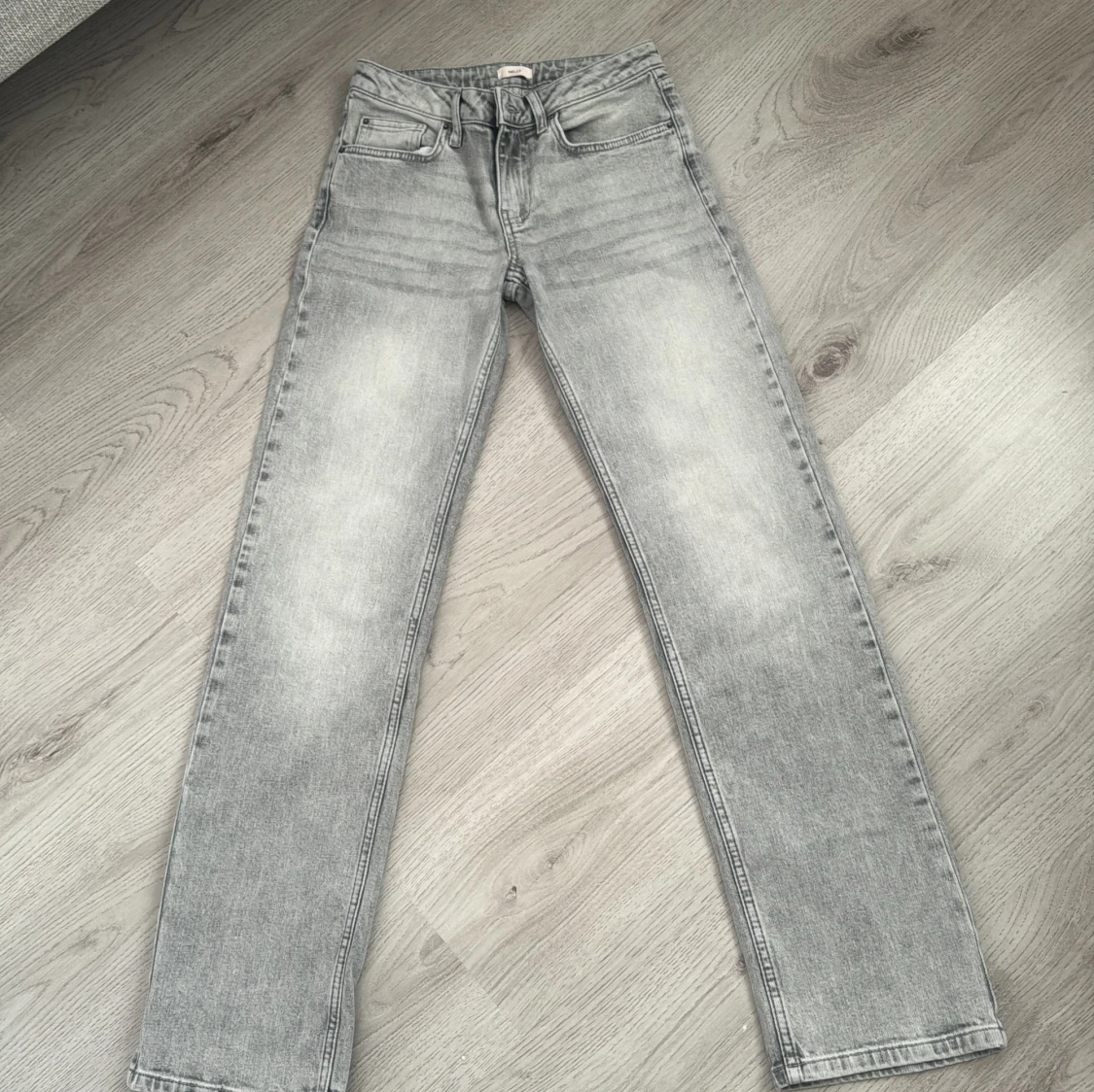 Ett par Nelly jeans i storlek 34