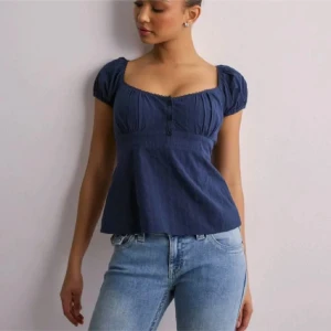 Nelly topp - Jätte söt topp från Nelly som inte kommer till användning längre.!!💖