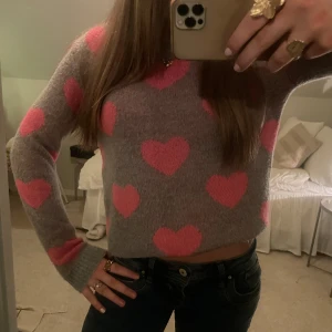 Cool stickad tröja  - Säljer denna super coola jag tunn stickade tröja❤️❤️