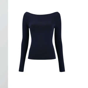 Tröja Gina - Soft boatneck top från GinaTrictot. kommer inte till användning, har använt den typ 1 gång. Bra skick inga defekter. Hör av er vid frågor ❤️