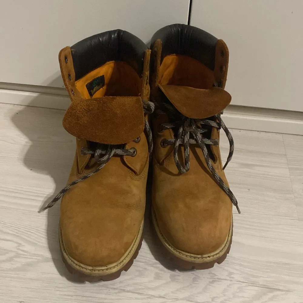 Ett par klassiska timberlands i bra skick, sparsamt använd! Priset går att diskuteras Skriv vid frågor!. Skor.