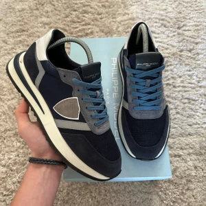 Philippe Model Skor - Säljer dessa sjukt feta Philippe Model Skor som passar perfekt nu till hösten/vintern | Storlek 41 | Skick 9/10  | Box, Dustbag följer med | Hör av dig för fler bilder eller om du har någon fundering