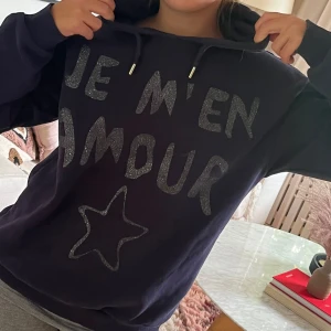 Fin oversize Hoodie! 💙 - Jättefin hoodie som e använd få gngr. 🌟