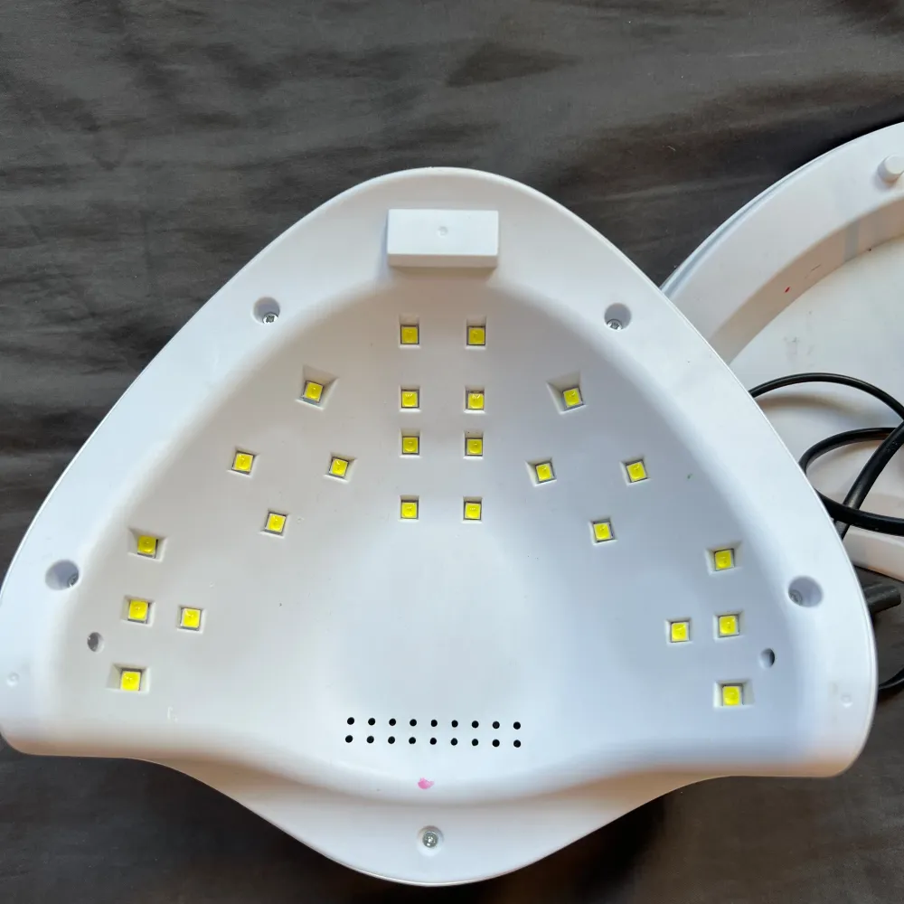 Neonlampa/ledlampa sÄ ditt nagellack eller gel torkar snabbare Provad en gÄng sen bara stÄtt. Muu.