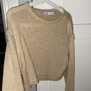 Stickad zara tröja - Stickad zara tröja som är lite mer croppad, sitter så så fint . 