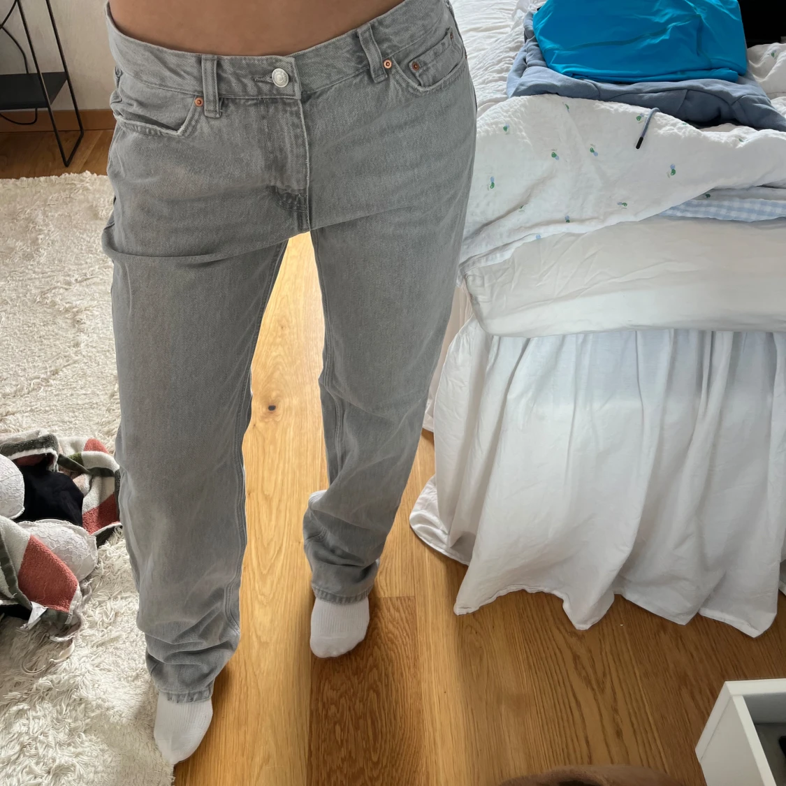 Gråa jeans