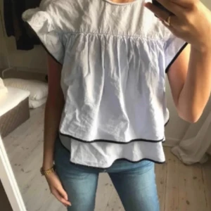 Blus - Jättefin blus🥰 köpt här på plick men va tyvärr för liten💕