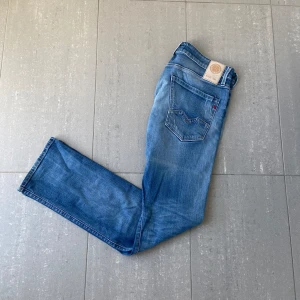 Replay Jeans  - Säljer nu dessa riktigt snygga replay jeans i bra skick, skriv för fler bilder/frågor🙌🏼