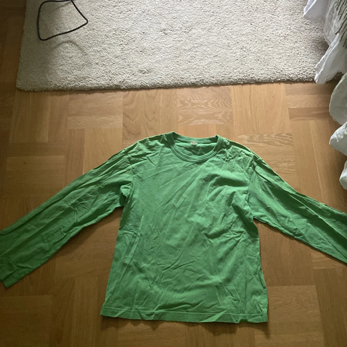 Tunn grön långärmad tröja