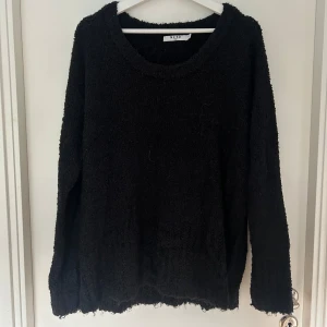 Svart tröja  - Oversized svart tröja från NA-KD🖤