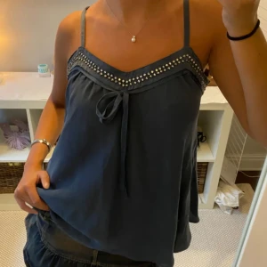 Stella McCartney Blus - Superfin blus från StellaMcCartney x HM 💙 storlek M men passar mig som är xs-s 