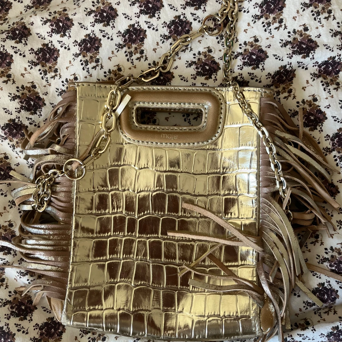 Guldig axelväska med fransar - 90