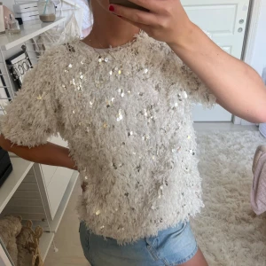 Zara tröja  - Jätte söt tröja från zara, köpte den i vintras och är endast använd ett fåtal gånger💕💕