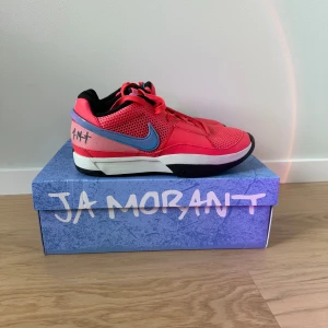 Ja 1 Fuel - ”Fuel” colorway  Size 40 EU  Helt nya Inga brister  Kan tvätta de om man fragar.  Priset kan pratas om