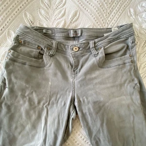 ltb jeans  - Säljer dessa som ltb jeans som är insydda så skulle säga att de är som en strl M nu med längd 30