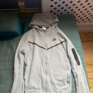 Nike tech tracksuit  - Nike tech tracksuit grå , old season 