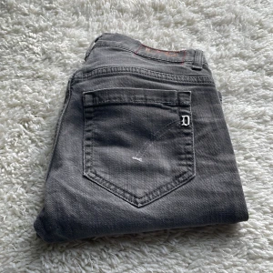 Dondup jeans  - Tjena! Säljer nu ett par riktigt feta Dondup jeans i strl:30!! Dem är i nyskick och det finns knappt några tecken på användning!! Självklart äkta!! Det är bara höra av dig vid minsta lilla fråga!🙌🏼