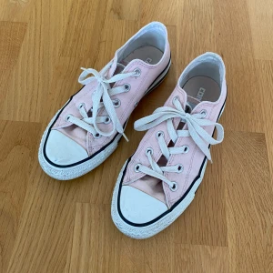 Rosa converse - Låga Converse i babyrosa💕 Storlek 36.5 