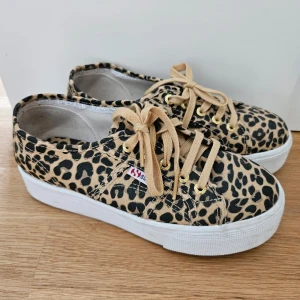 Leopard sneakers - Sparsamt använda 