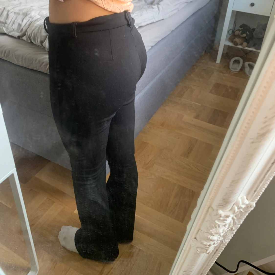 Svarta byxor med bootcut - 90