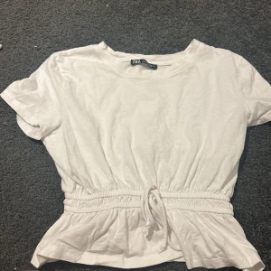 Tröja - Skriv om fler bilder eller om ni undrar något❤️❤️