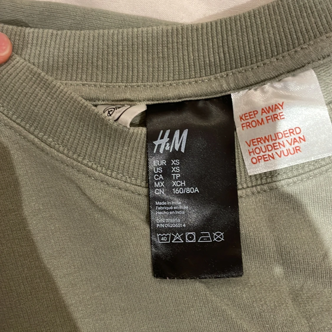 Grön tröja med Musse Pigg från H&M - 91