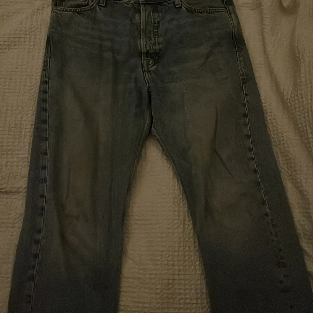 Ett par Jack and Jones jeans som är använda ungefär 5 gånger i storlek 29x32.   Nypris: 700 kr . Jeans & Byxor.