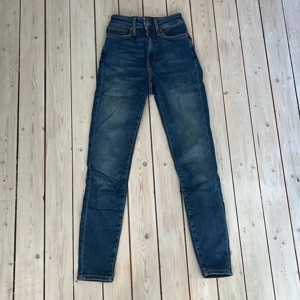 Skinny jeans från bik bok. Midjemått: 28 cm rakt över. Innerbenslängd: 68 cm. Jeans & Byxor.