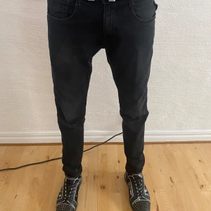 Replay jeans - Svarta Replay jeans.  Storlek 32/32.  Sällan använda. 