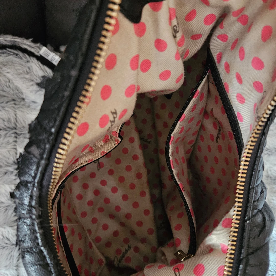 Svart quiltad axelväska från Guess - 93