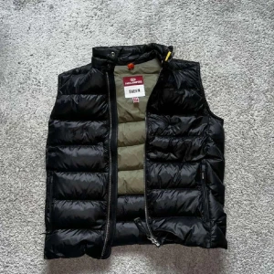 Parajumper väst inget är sönder jätte bra skick  - Parajumper väst storlek S