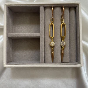 Leah earrings  - 45kr per par 